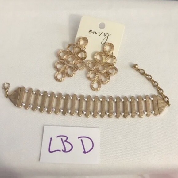 Envy Pierced Earrings & Bracelet Set Gold Tone NIP - Picture 4 of 6